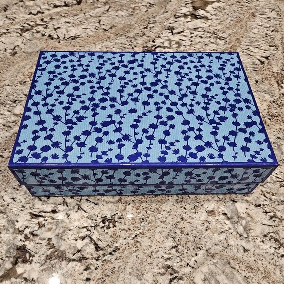 BRAND NEW BATH & BODY WORKS SLEEP GIFT BOX WITH LOTION, WASH, OIL, CANDLE, SOCKS - Picture 10 of 14